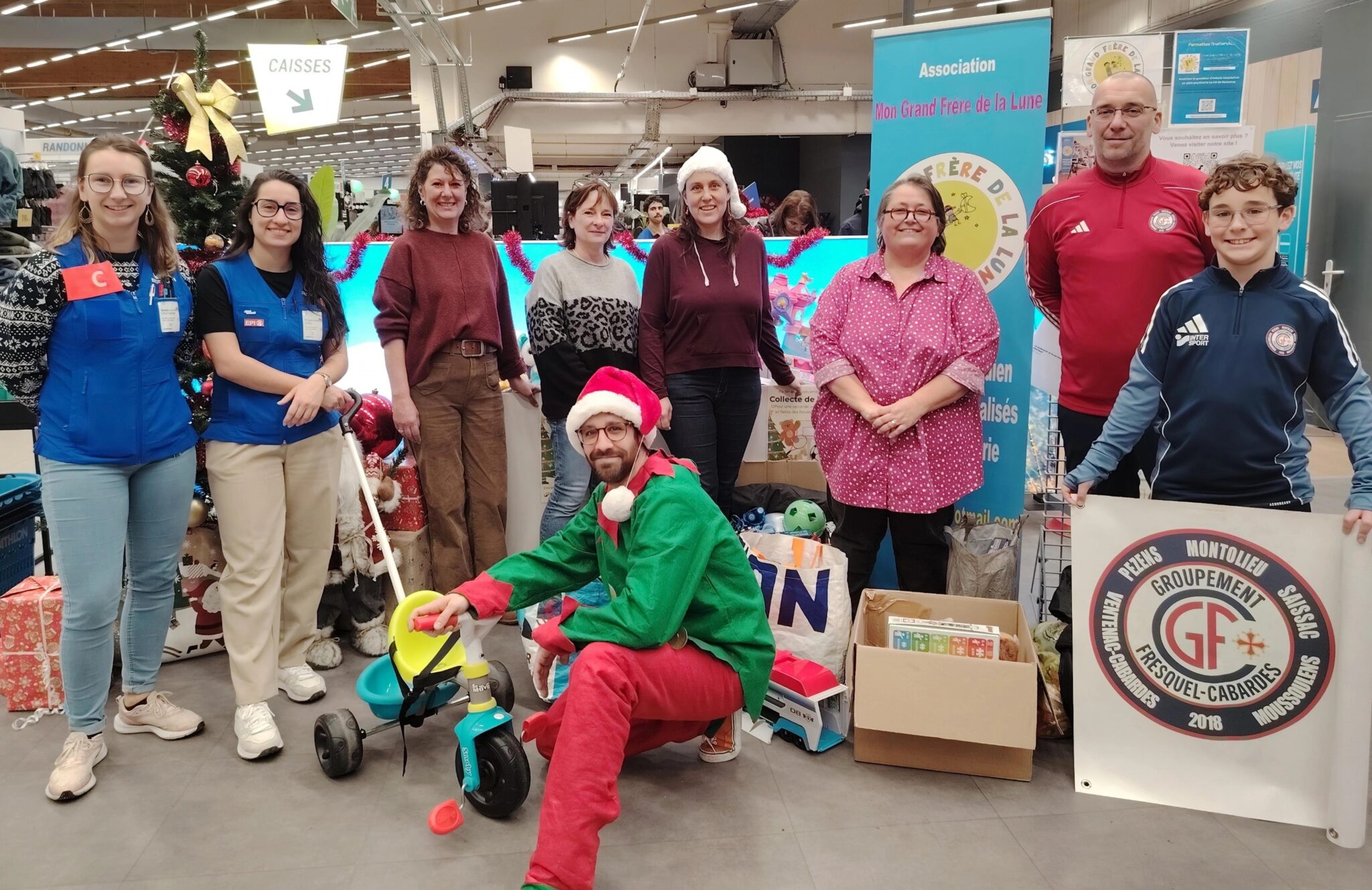 Paquets cadeaux et hotte du Père Noël