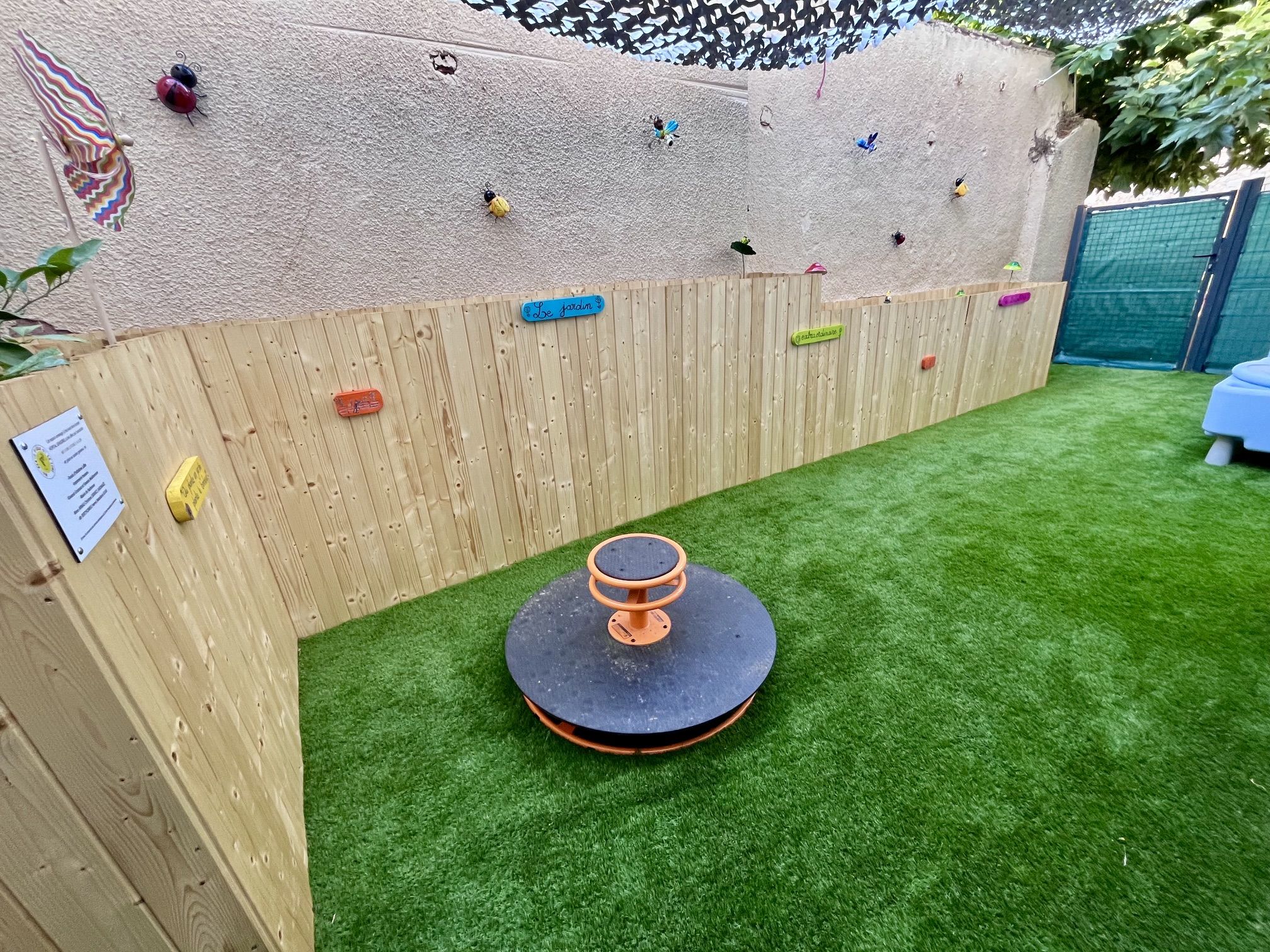 LIVRAISON des jardinières de la COUR SENSORIELLE
